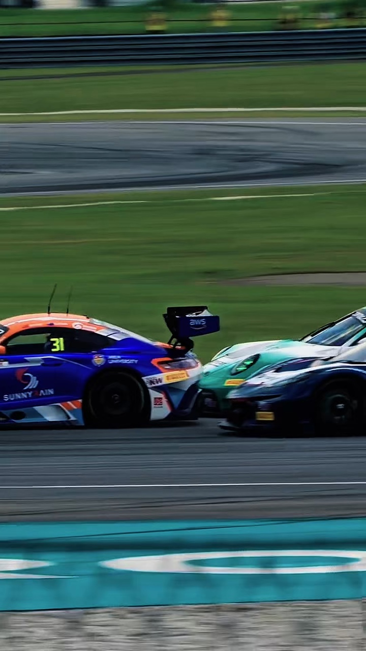 Racing car