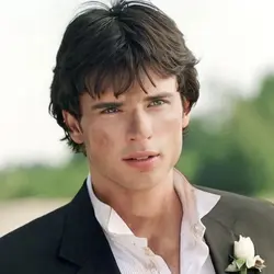 CLARK KENT 🦸‍♀️ 