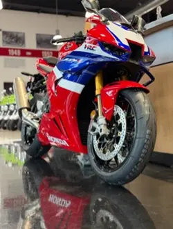Honda CBR1000RR-R 