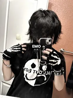 they made her EMO 🖤 