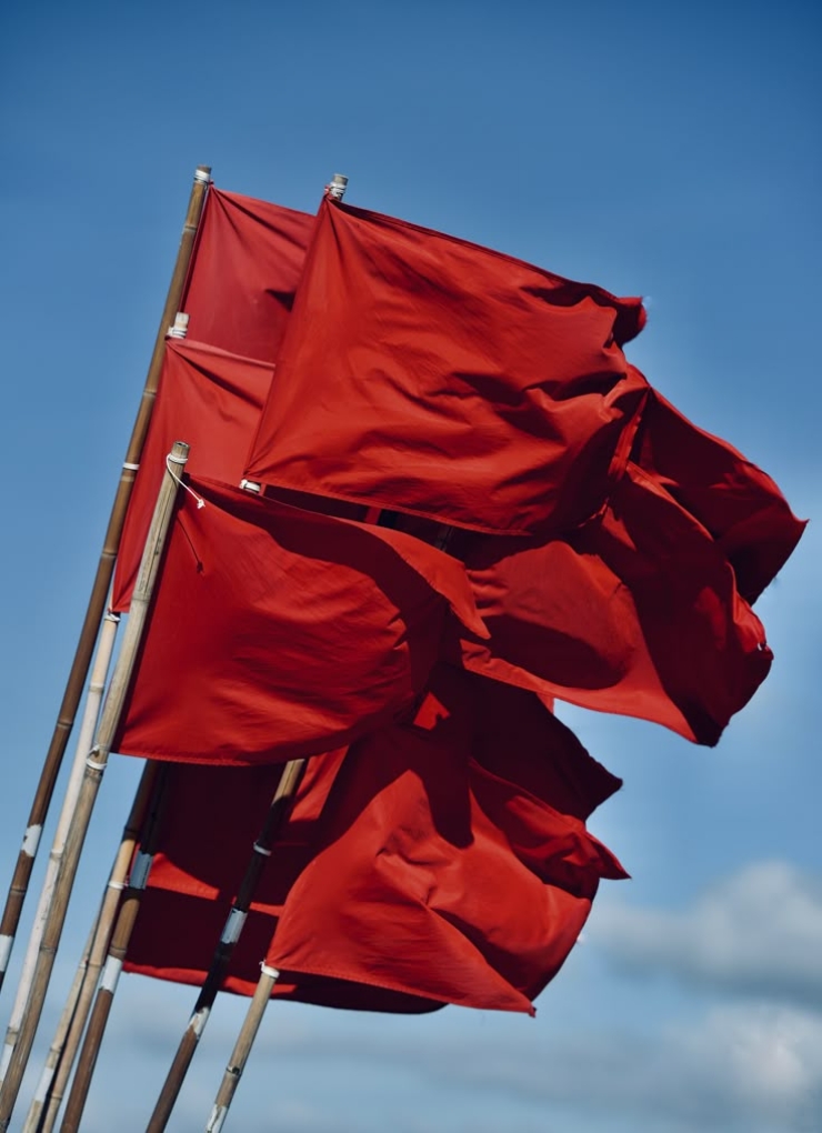 Rote Flaggen