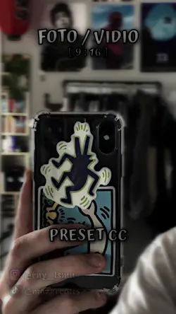 GadisBerkrudungMerah