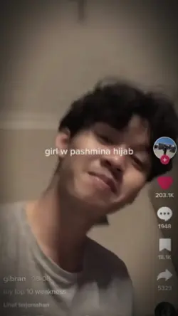 girl w pshmina hijab