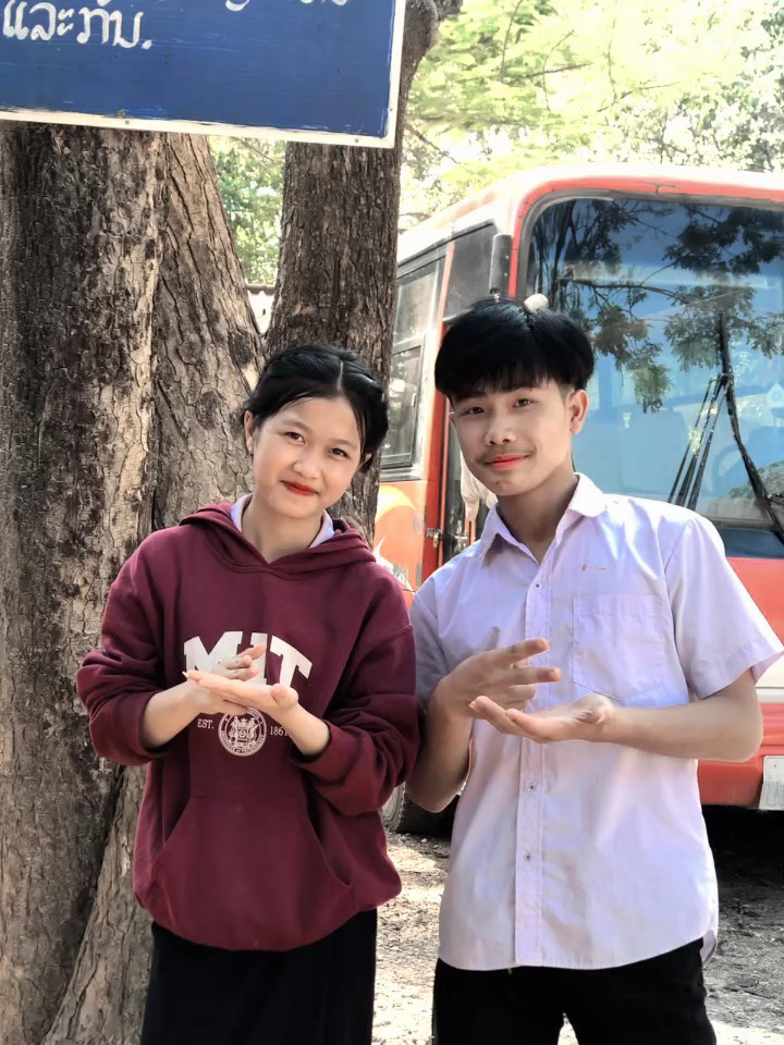 ສອງເອື້ອຍນ້ອງ