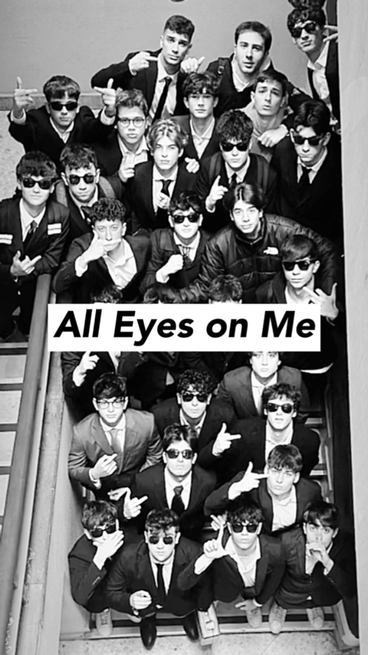 Tous les yeux sur moi