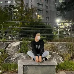 스피커를 입에 물고 귀를 막아보세요