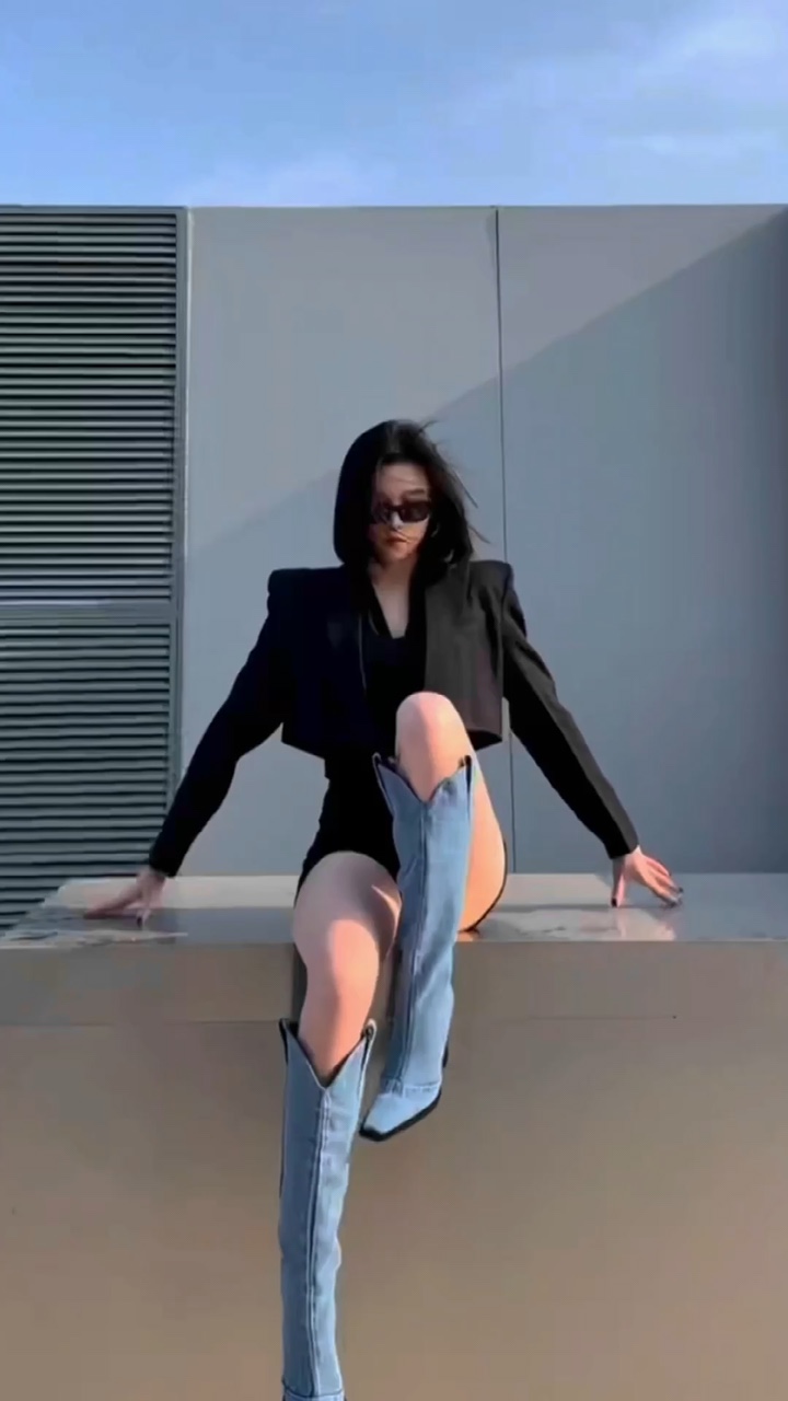 Mẫu ngầu
