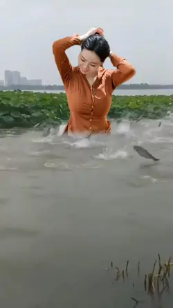 Em đi bắt cá