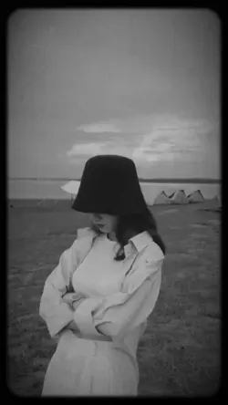 1 Video + trắng đen