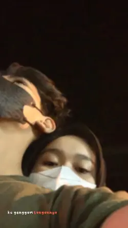 kau genggam tanganya