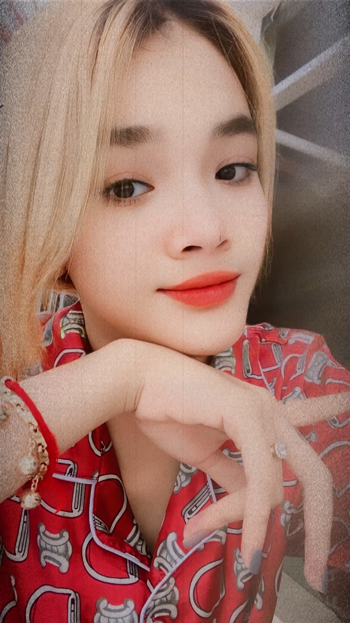 គេស្អាតណាស់ មិនហ៊ានប្រជែងទេ…🙂💔