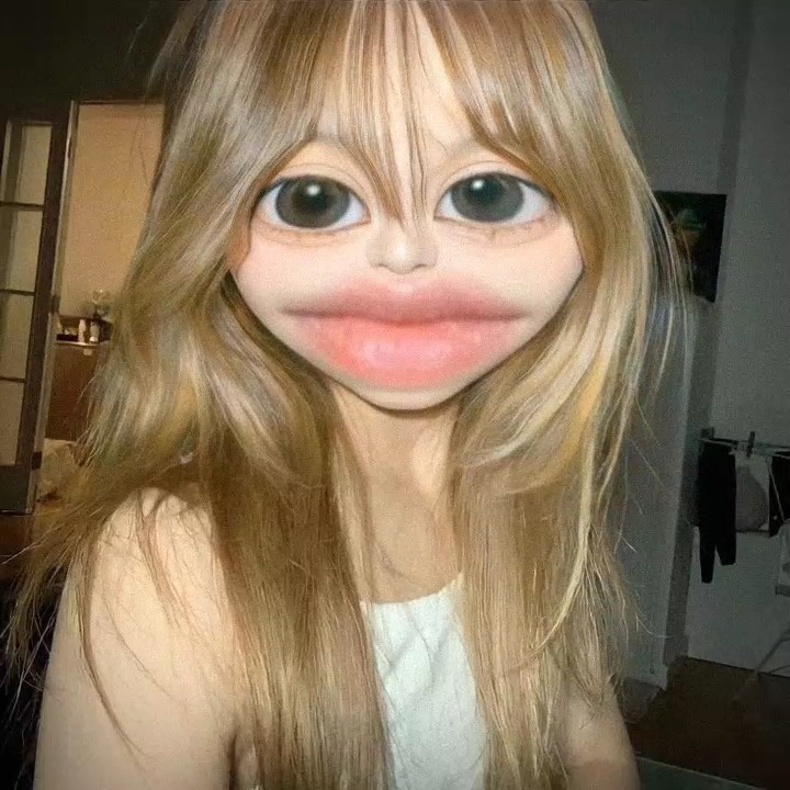 wajah lucu: > >