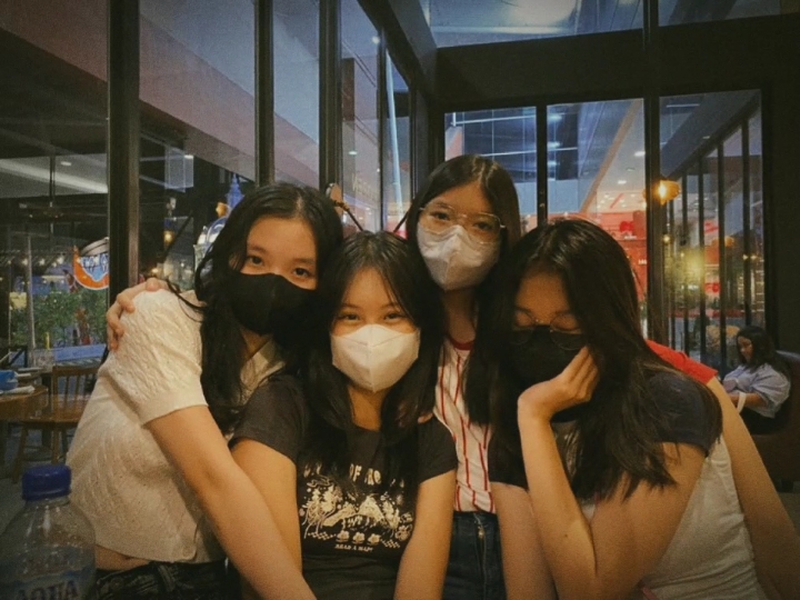 BESTIES 