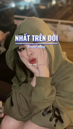 Tay này hôn đi chứ