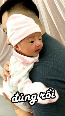 Mẫu bế con 