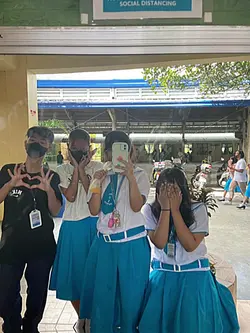 kaya pala nasa gilid