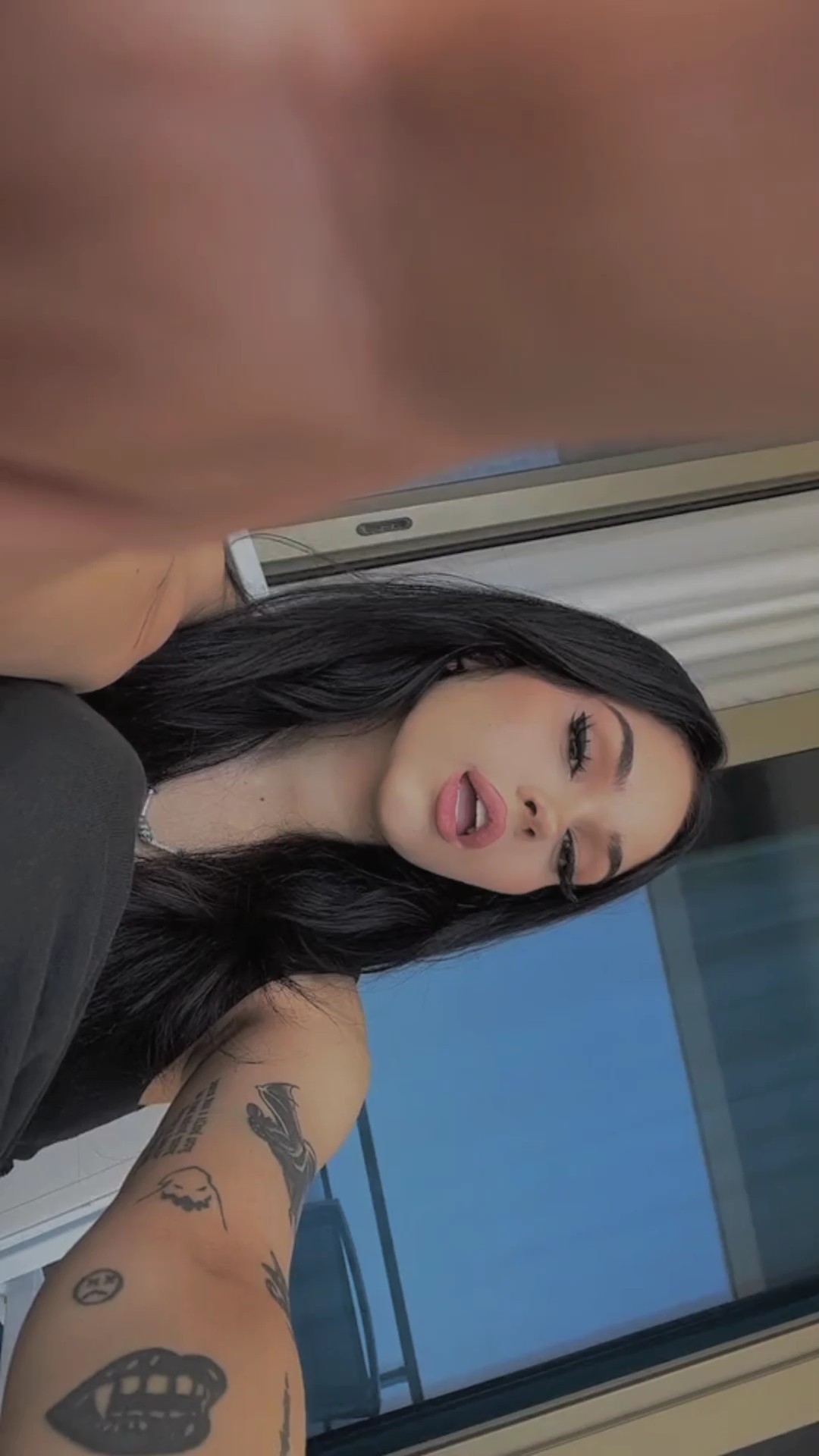 1 vidéo 4 photos
