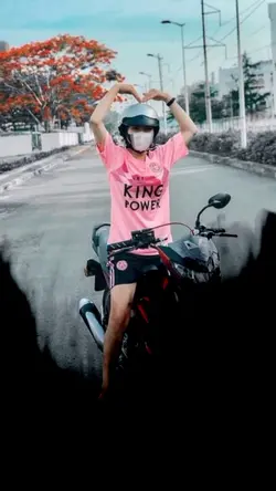 Mẫu Nổ Tung