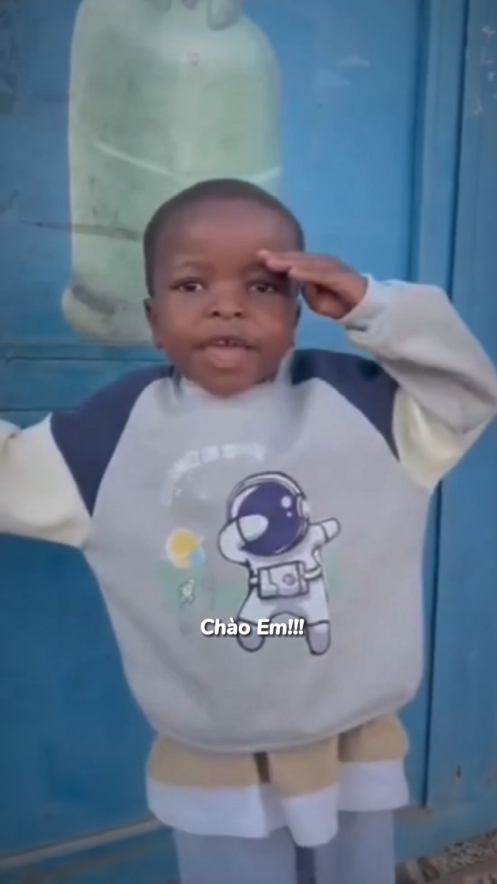 Lôi con chào em