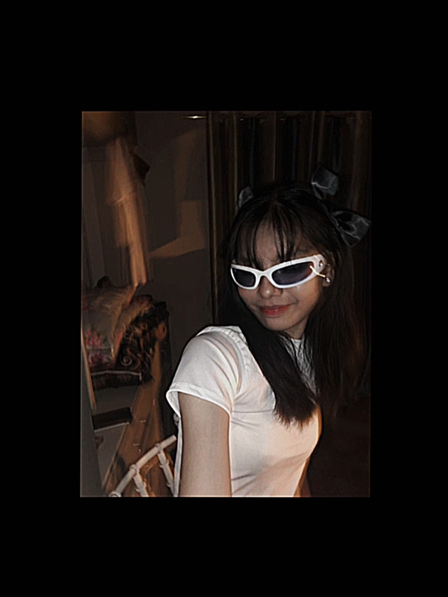 4 photos