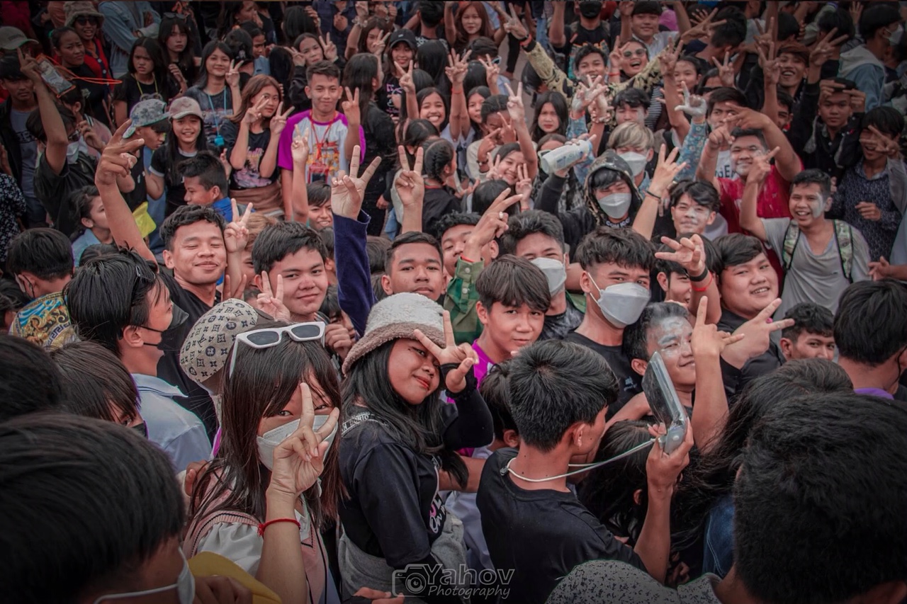 សប្បាយ​អត់បងប្អូន😄