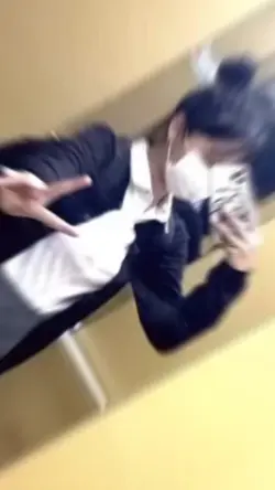 은근히 낯가려요