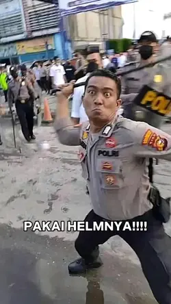 PAKAI HELM NYA!!