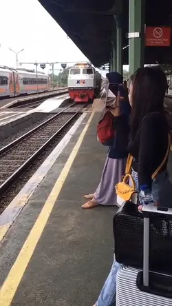 prank di stasiun KA