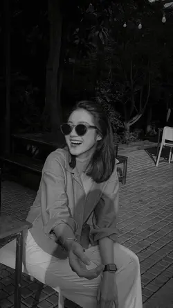 hitam putih aestetik