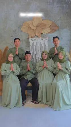 berjabatan tangan 