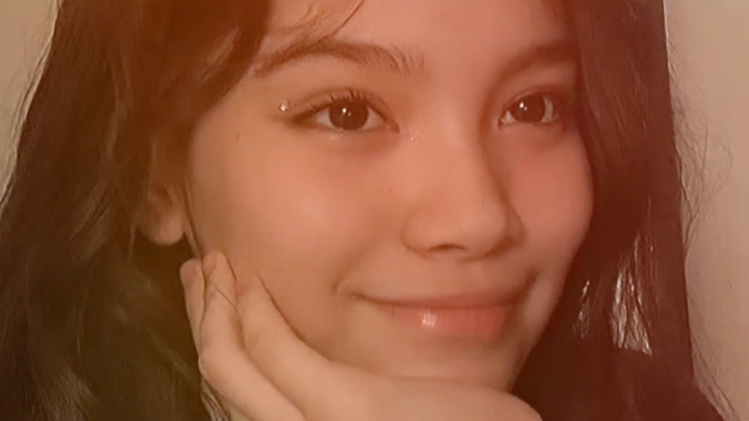 brown eyes | slowmo