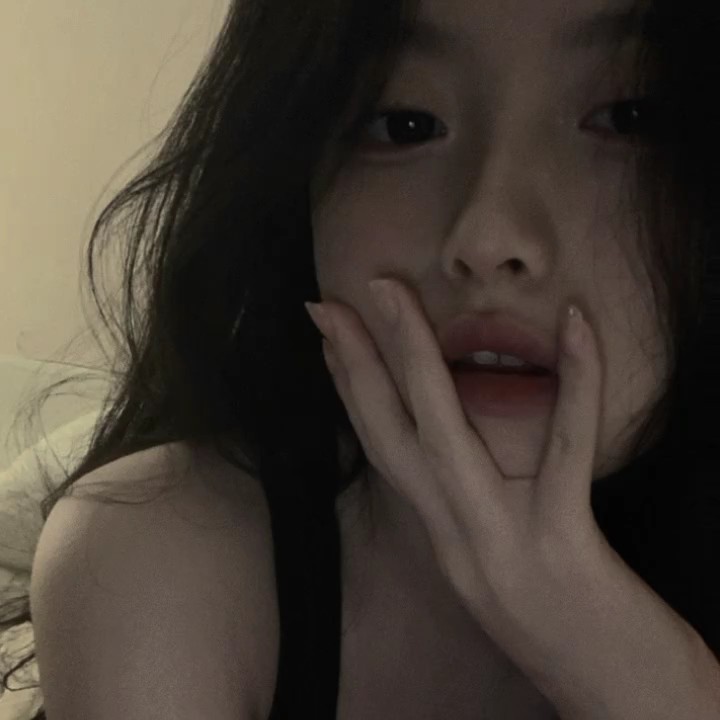 1 ảnh + màu tối