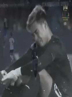 បាល់ទាត់ធ្វេីឲ្យអ្នករីករាយ