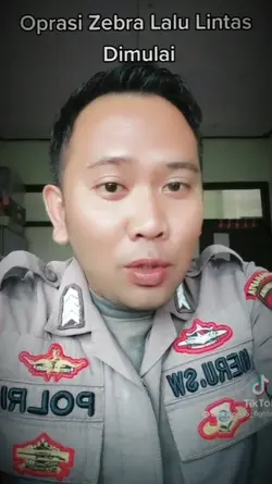 seluruh polisi lalu