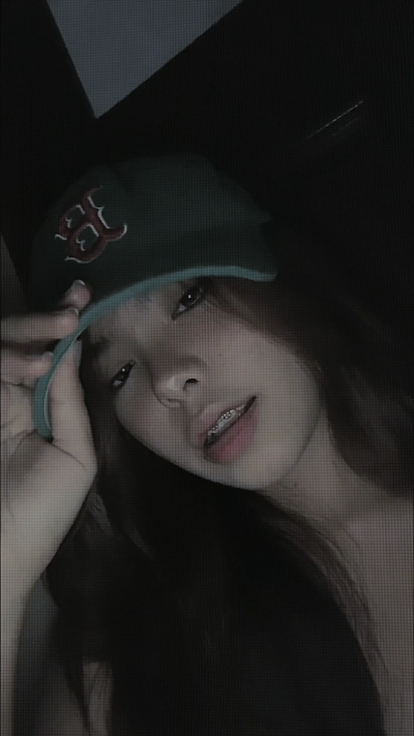 Fille Hollaback
