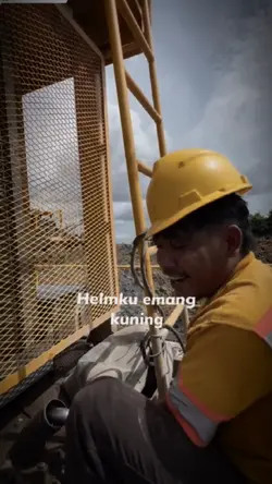 #HelmkuEmangKuning
