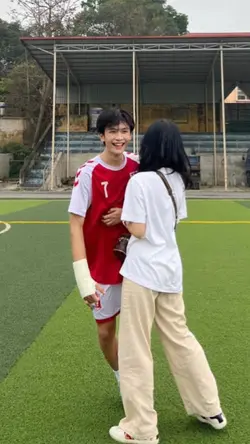 Mẫu 2 ảnh giật giật 