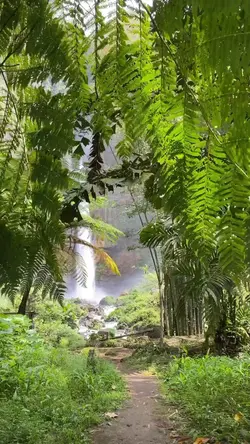 air terjun yg indah