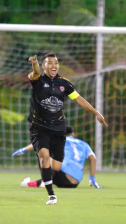 Pakai jersey meledak