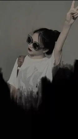 NỔ TUNG + MÀU XINH
