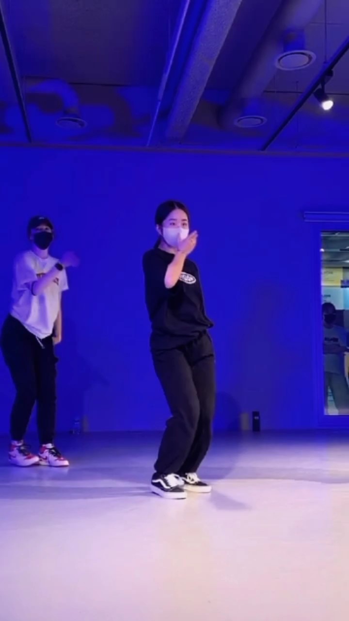 SLOWMO DANCE