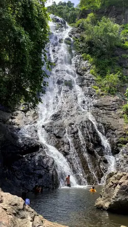 น้ำตกสาริกา