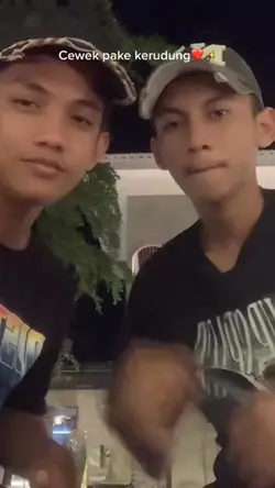 cewe pake pasmina