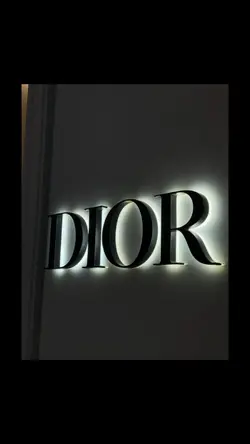 TrenGucci Versi Dior