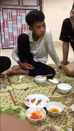 Mẫu nhậu troll