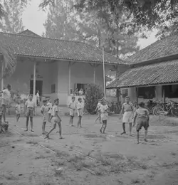 KISAH KASIH DISKOLAH