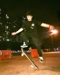 SKATE.GIF