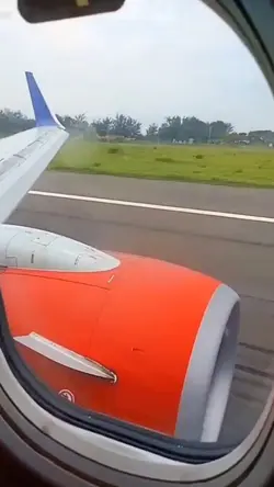 Pesawat Lgi Mendarat