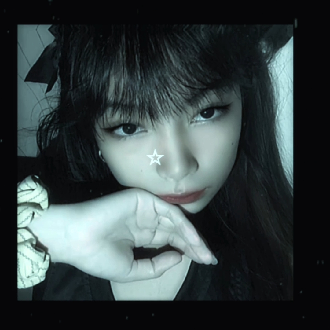 she looks likea star