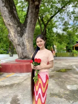 ဆံပင်ရှည်ရှည်နဲ့မမ🥰